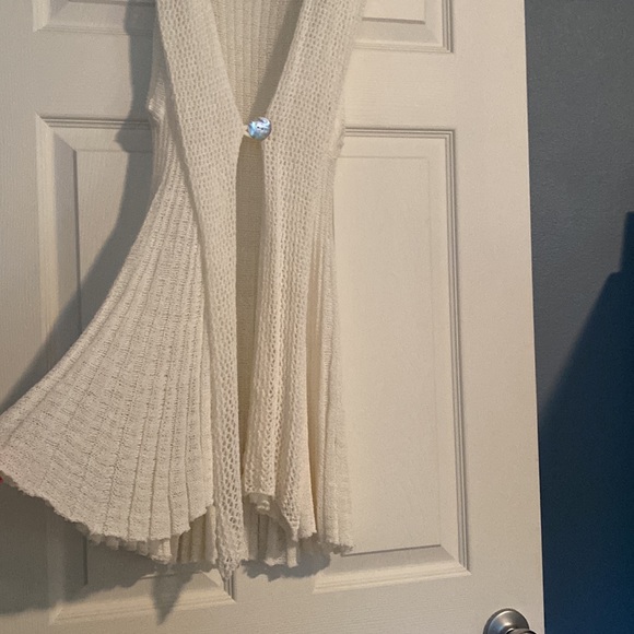 Long Sleeveless Sweater Vest with Button - Picture 2 of 4